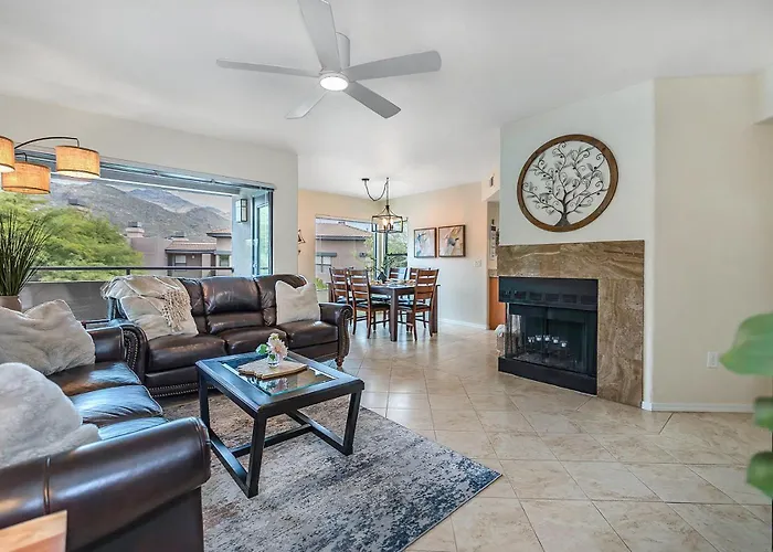 Spacious Tucson Retreat 3 King Beds Poolsspas, Mountain Views, Hikinggolf