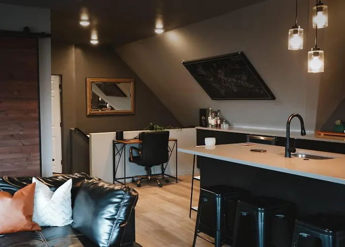 King Bed - Top Floor Penthouse