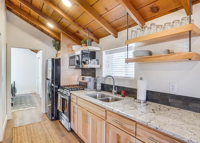 Cedar City Studio Retreat: Patio, Fire Pit & Grill