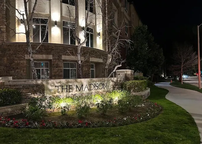 Luxury Modern Condo 3-Min From Six Flags W/Ps5, 1Gb Fast Wi-Fi Kingbed