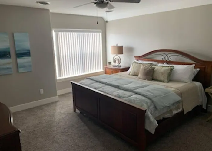 Modern 3-Bedroom Condo With Gas Fireplace