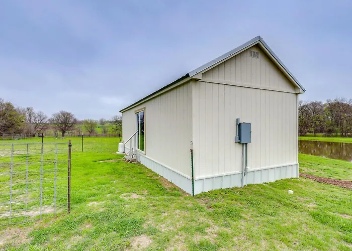 Fishing Pond Access: Pet-Friendly Lorena Studio