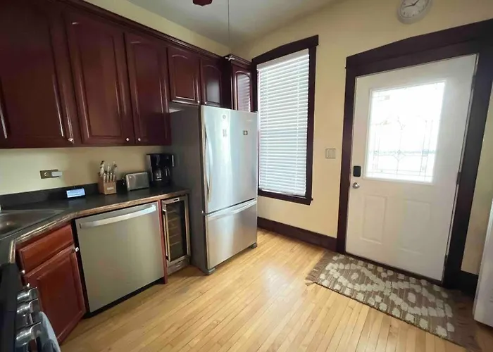 Irving Park Updated Vintage Top Unit 2-Flat