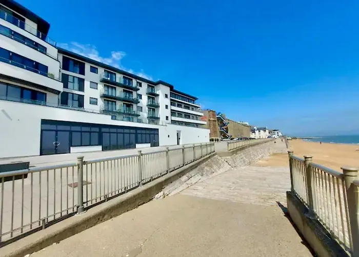 Sohot Stays Beach Haven Apt With Sea Views A Balcony & Free Parking