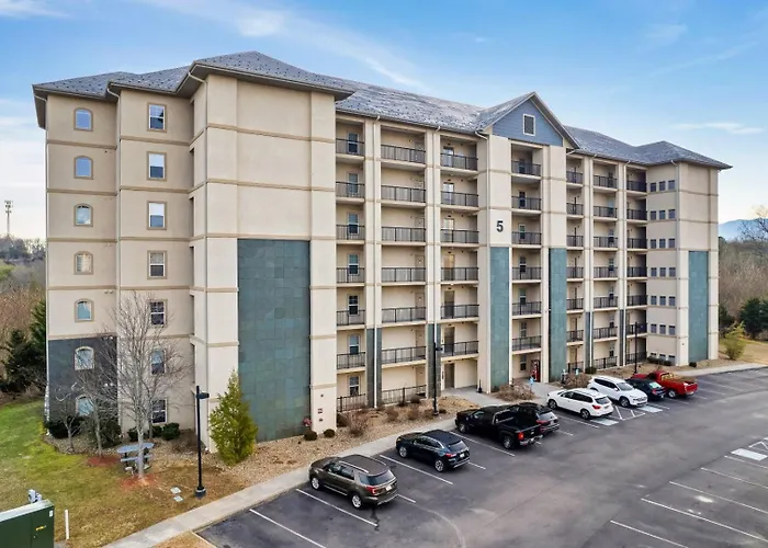 Luxury Condo, Sleeps 6, 3.2 Miles To Dollywood