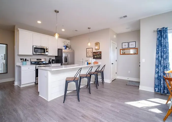 Main Floor Cozy 2 Bedroom Condo In Bettendorf