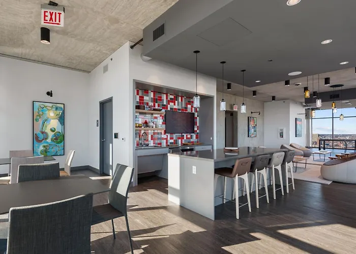 Fulbrix Bright Designer Apartments With West Loop Views