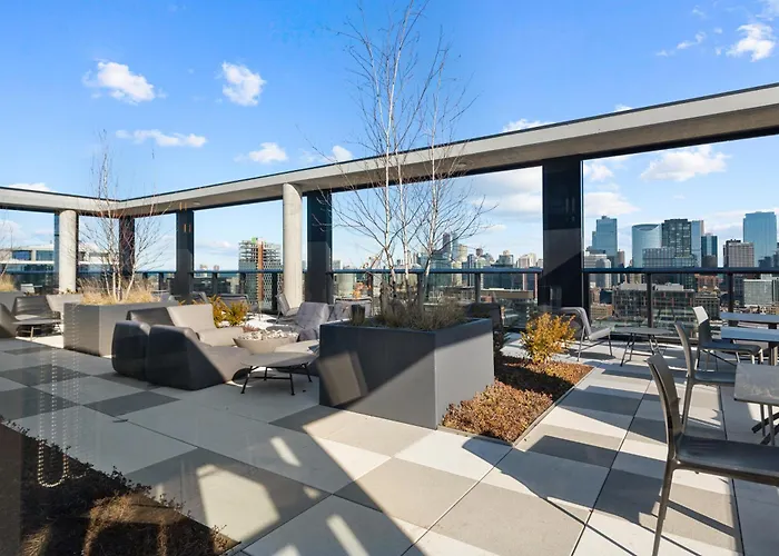 Fulbrix Bright Designer Apartments With West Loop Views