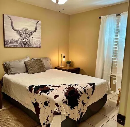 Western Style - 2 Bed/1 Bath