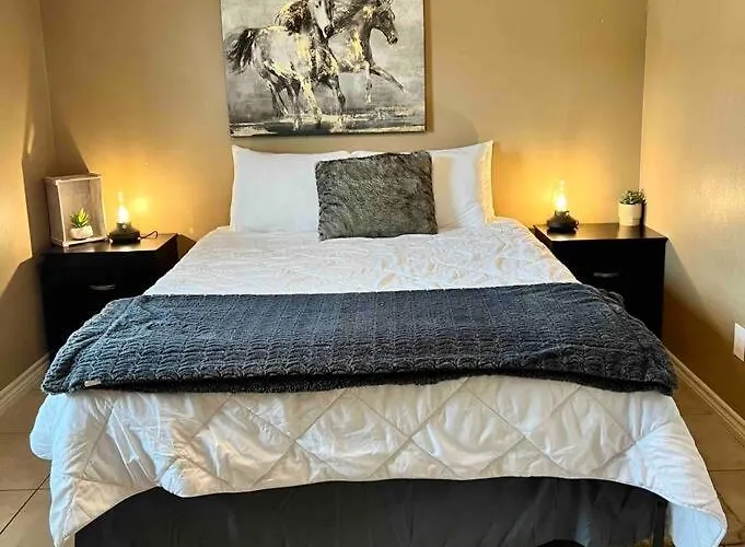 Western Style - 2 Bed/1 Bath
