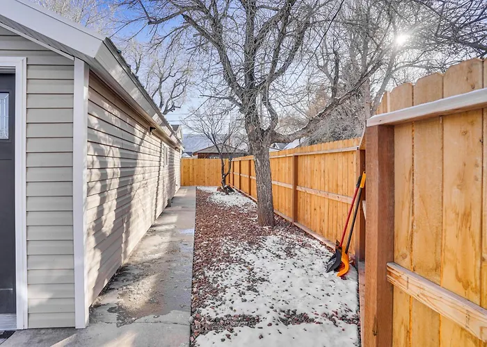 Cedar City Studio Retreat: Patio, Fire Pit & Grill