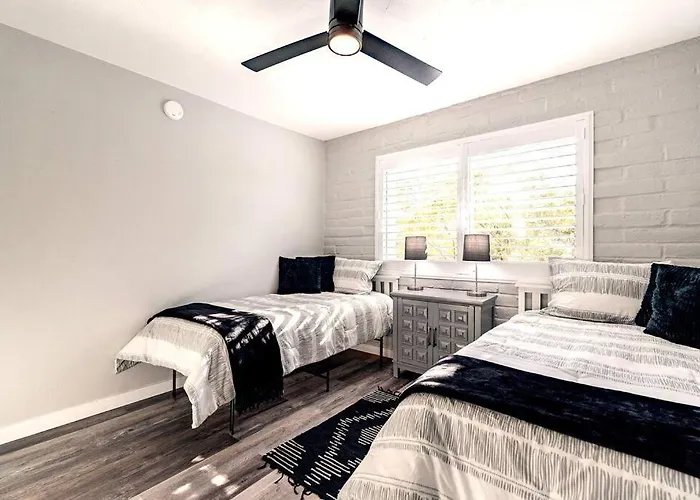 Alegria Corner - Charming Dog-Friendly, 2Br-1Ba With Pool, Mountain Views