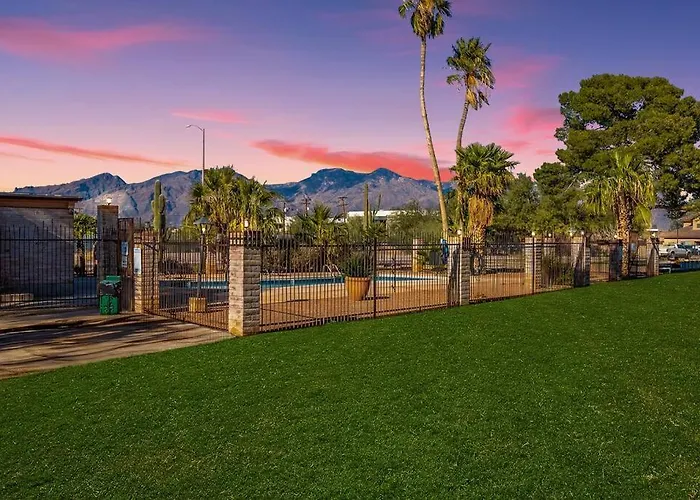 Alegria Corner - Charming Dog-Friendly, 2Br-1Ba With Pool, Mountain Views