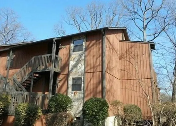 Charming Condo Near Wfu And Hospitals, Full Kitchen, Strong Wifi, In-Unit Laundry