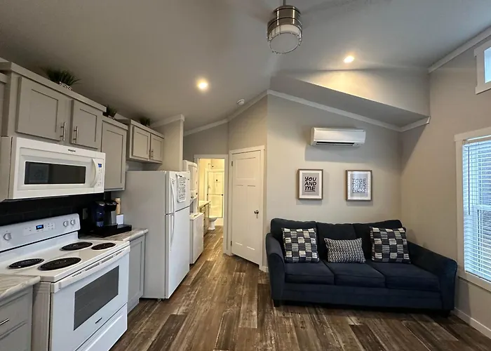 Charming Tiny Home! Close To Oxford, Sardis Lake, Safari Animal Zoo