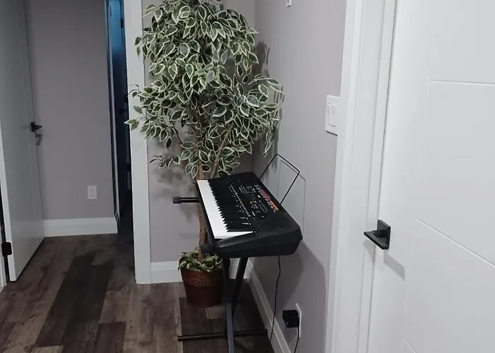 Cozy Basement Suite - Private Entrance - Free Netflix
