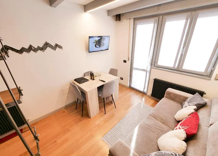 Ak House