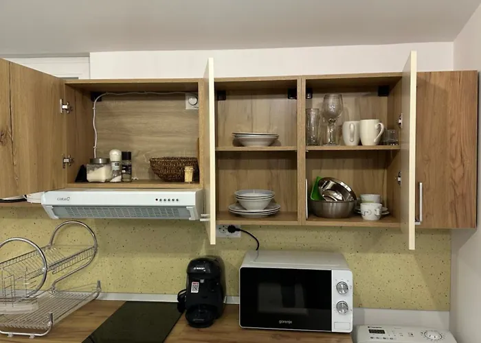 Jokai Apartments Nr8, Code Entry