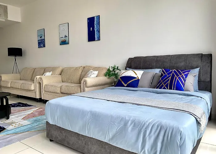Beacon Executive Suite By Staycation Homestay