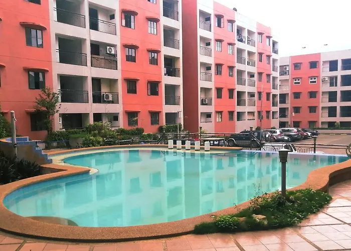 Condo Azur Suites B207 Near Airport, Netflix, Stylish, Cozy With Swimming Pool
