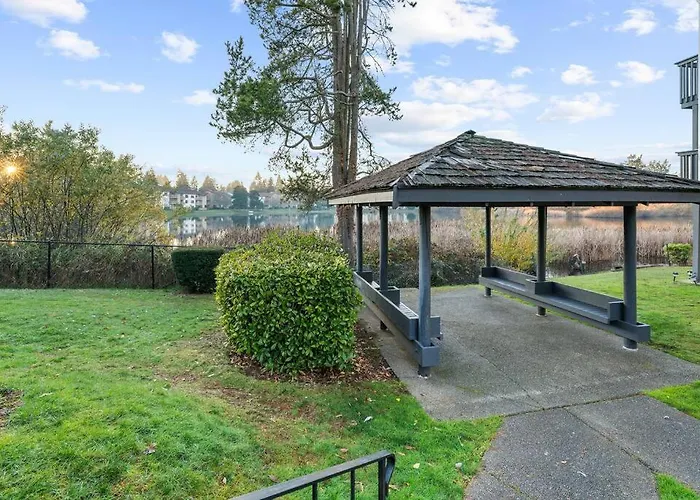 Casa Bella Homes - Top Floor 2-Br 1 Bath Condo, Centrally Located