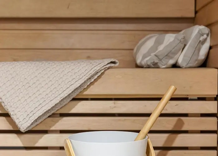 Top, Cozy, Lakeside, Sauna And Free Indoor Parking