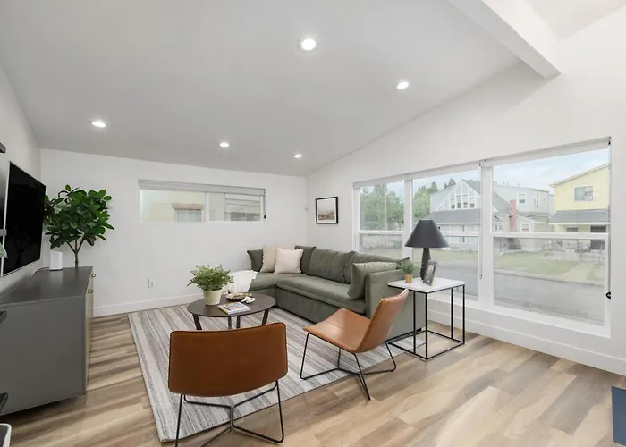Renovated Flat Steps From Historic 25Th Street