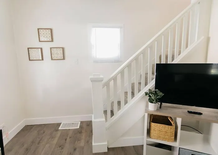 Beautiful Cape Cod House In Central Location