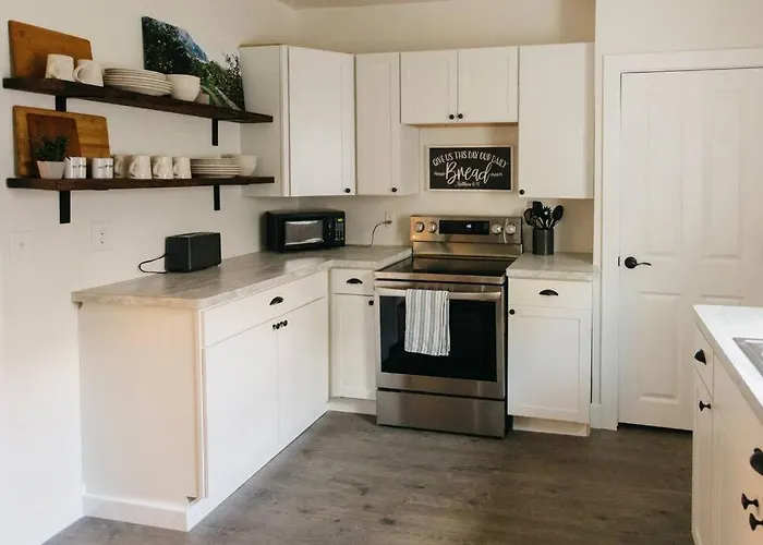 Beautiful Cape Cod House In Central Location