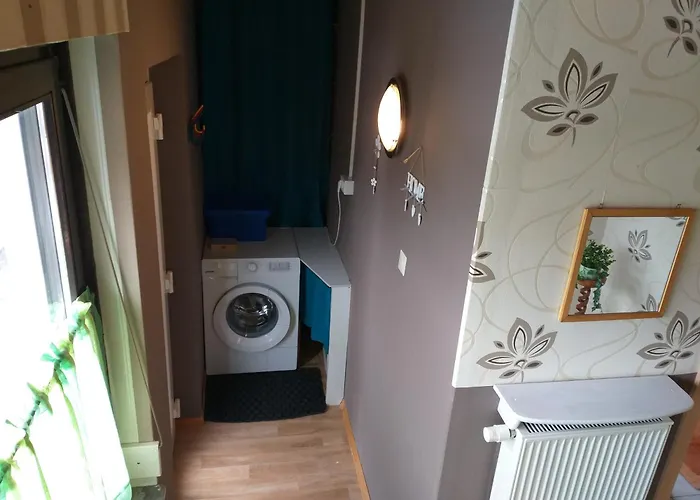 80 Qm Apartment, Zwei Schlafzimmer Und Eigener Parkplatz