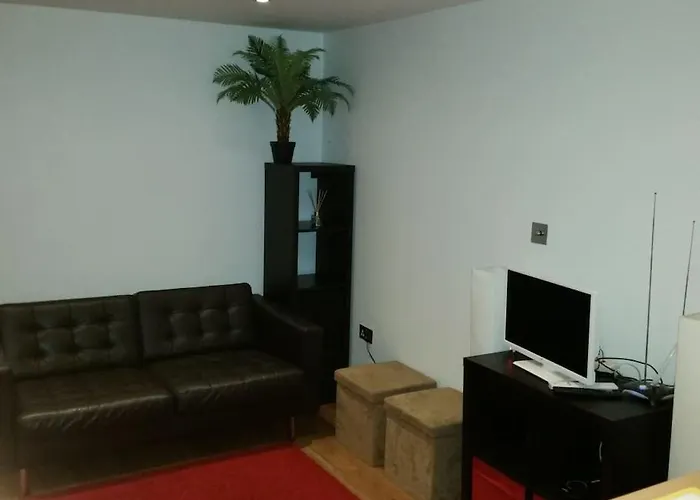 Lovely 1 Bed Flat With Good Transport Links.