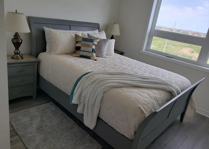 Luxurious Condo Apartment 1Br-1Ba-1Office Free Parking