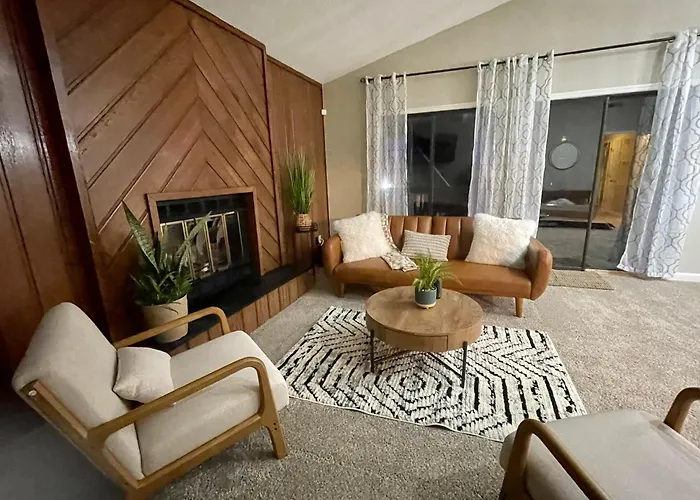 Charming Condo Near Wfu And Hospitals, Full Kitchen, Strong Wifi, In-Unit Laundry