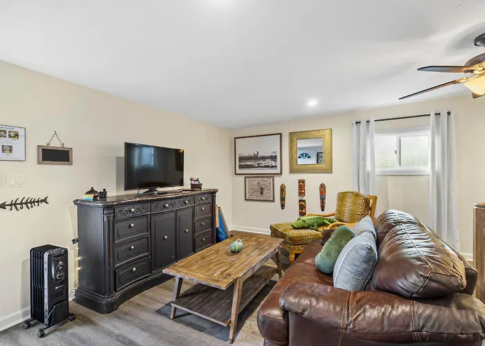 Mile To Beach! Tiki Master Suite