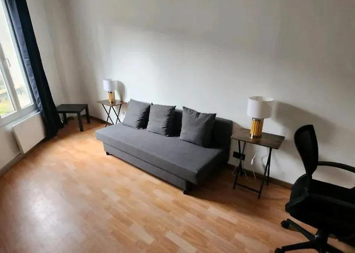 Tres Beau 2 Pieces A 400M De Paris