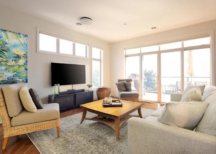 Lakeside Luxe Haven