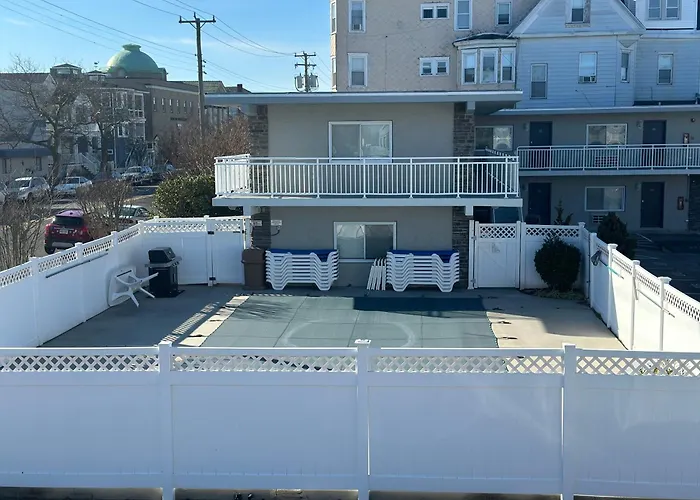 Beautiful Condo Sleeps 4- Only 2 Blocks From Beach