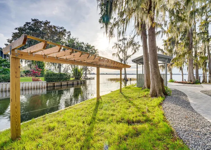 Hot Tub & Fire Pit: Lakefront Home On Lake Eloise