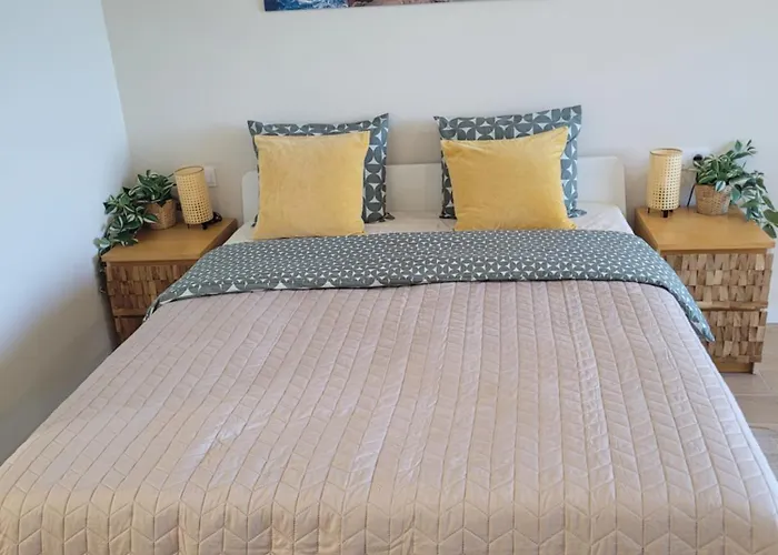 Cosy Ocean View Studio 2