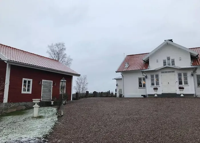 Nyrenoverad Stuga Naera Naturen