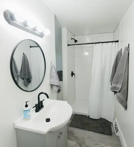 Great Location In Dayton! Updated 1 Bedroom/Bath.