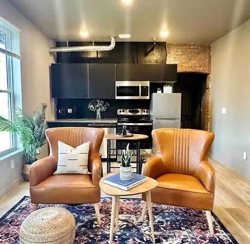 Stylish Studio-Free Parking, Prime Location