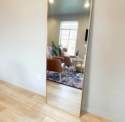 Stylish Studio-Free Parking, Prime Location