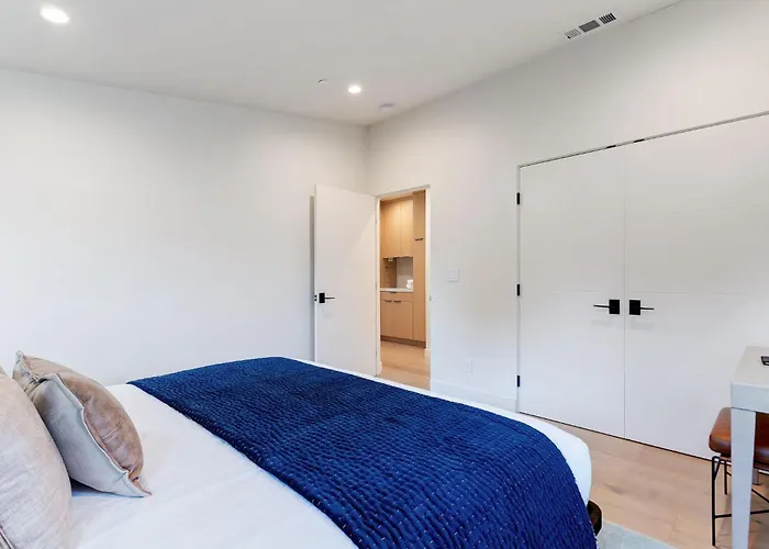 Dazzling Modern Home Close To Downtown Palo Alto And Stanford