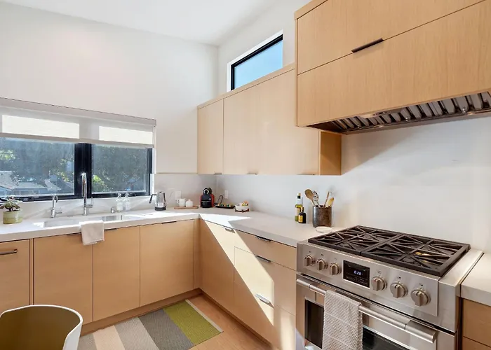 Dazzling Modern Home Close To Downtown Palo Alto And Stanford