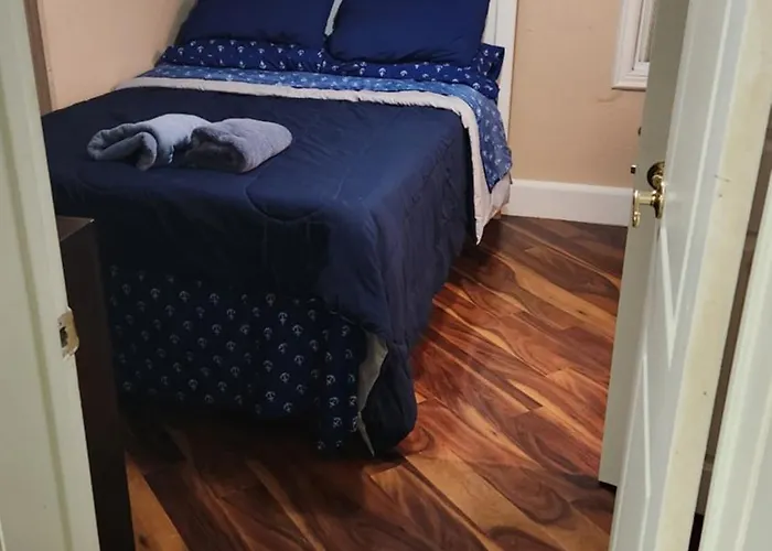 One Bedroom Few Blocks From The Beach And Tropicana Casino