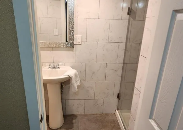 One Bedroom Few Blocks From The Beach And Tropicana Casino