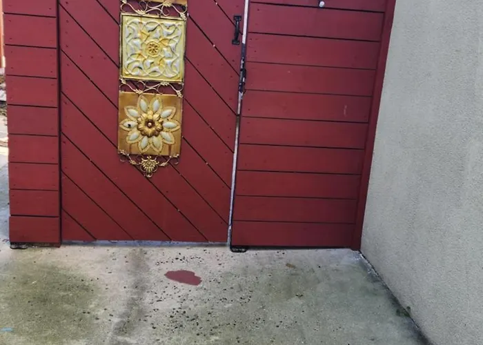 Two Bedroom Few Blocks From The Beach And Tropicana Casino