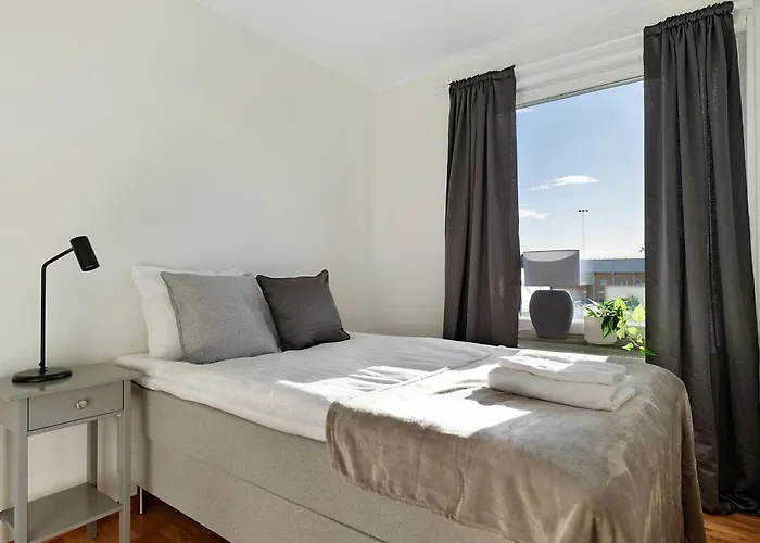 Guestly Homes - 1Br Corporate Comfort
