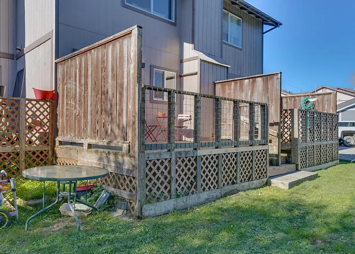 Airy Fortuna Apartment With Deck!